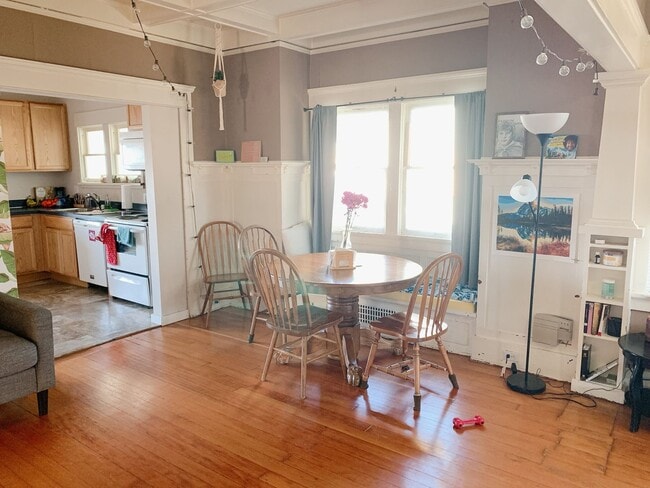 Building Photo - 1021/1023 High St