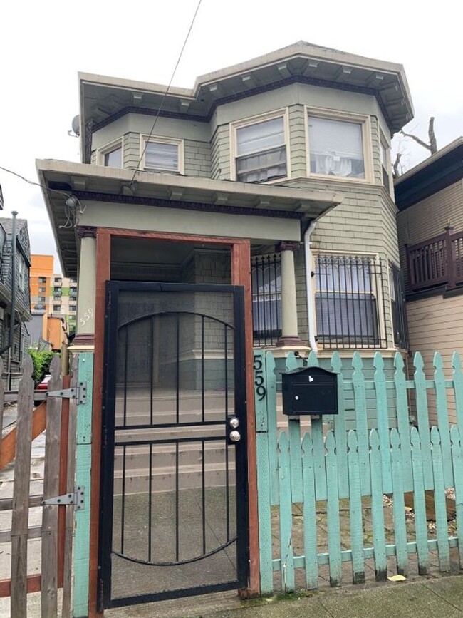 Primary Photo - 559 Sycamore St