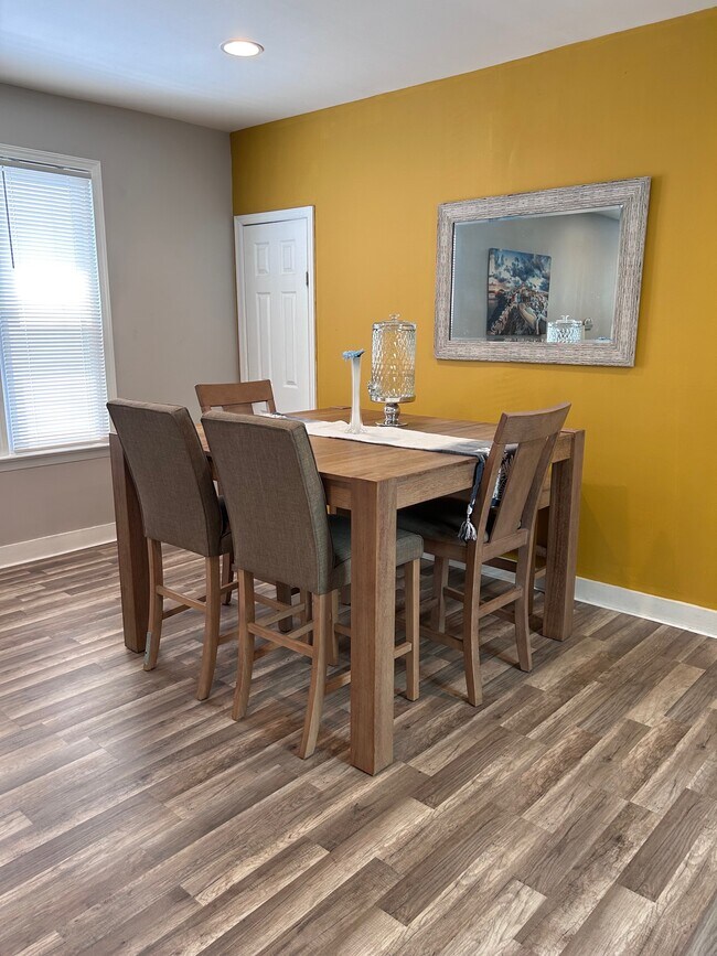 Building Photo - 42 Ella St