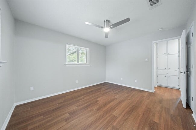 Building Photo - 1810 Mearns Meadow Blvd