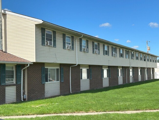 Building Photo - 630 Abbe Rd S