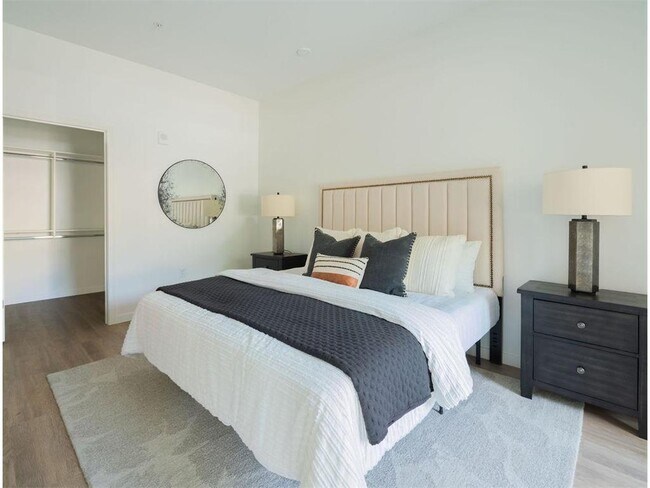 Building Photo - 7 West Dr