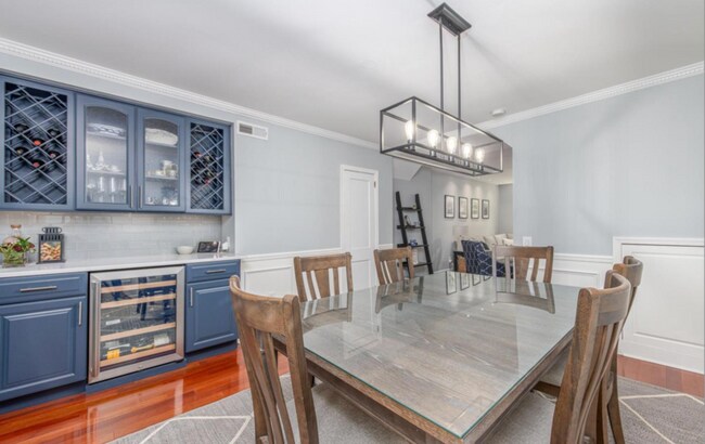 Building Photo - 307 Gaskill St