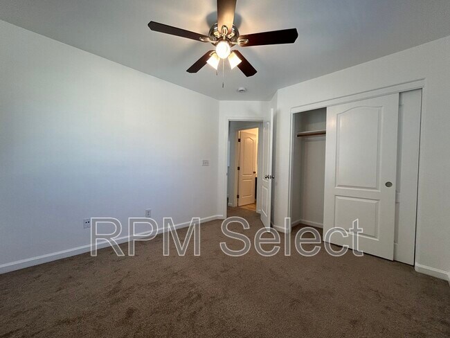 Building Photo - 35 Seatuck Ct