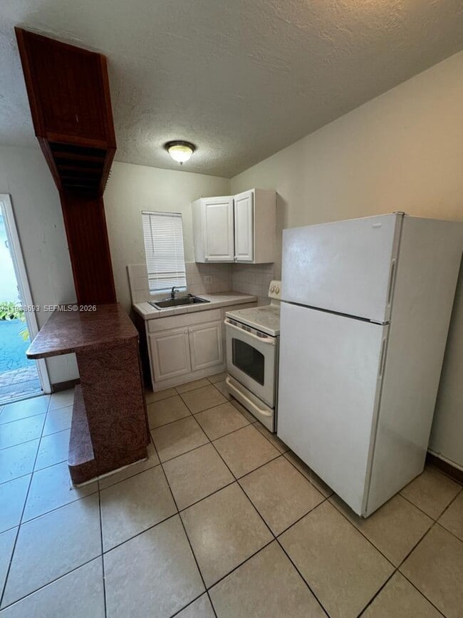 Building Photo - 2900 W Flagler St