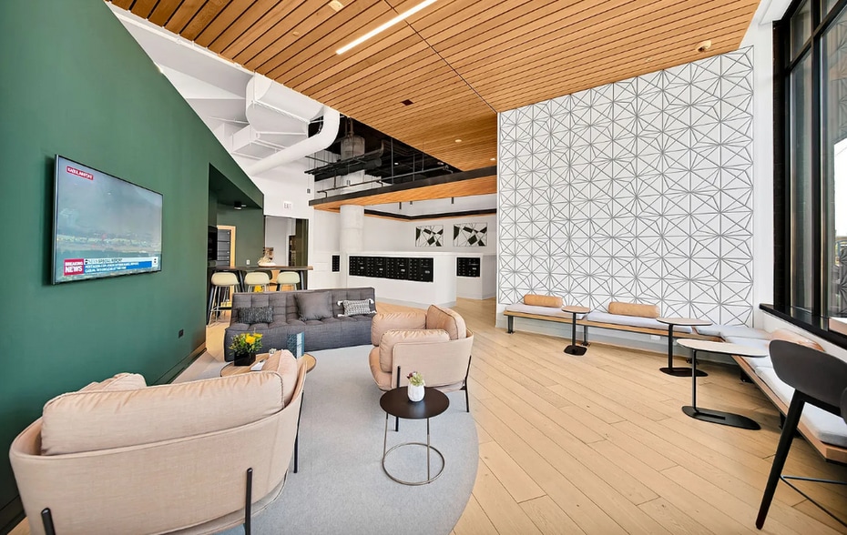 Building Photo - 2141 N Elston Ave