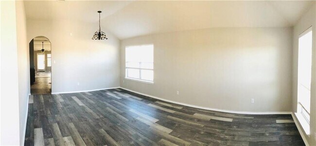 Building Photo - 3750 Sandy Brook Dr