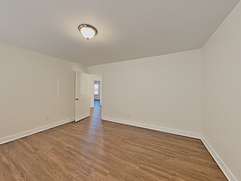 Building Photo - 4877 Chutney Dr