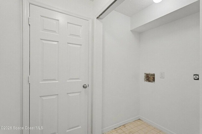Building Photo - 115 11th Ave