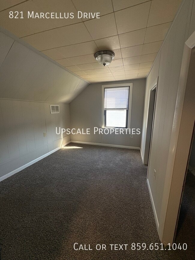 Building Photo - 821 Marcellus Dr