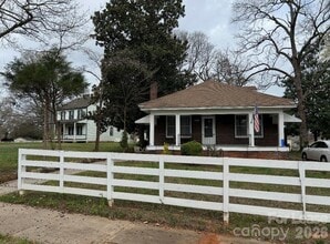 Building Photo - 1020 Richard St