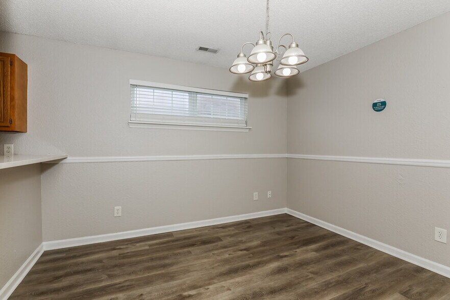 Building Photo - 629 Locust Grove Ln