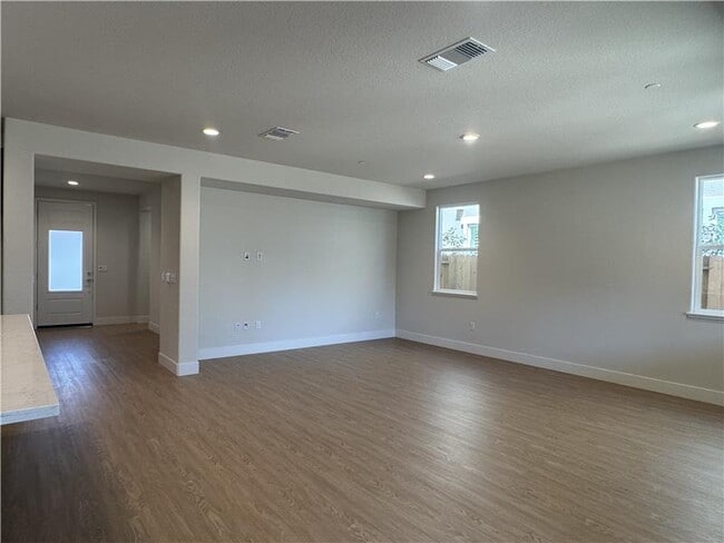 Building Photo - 140 Labrusca Dr