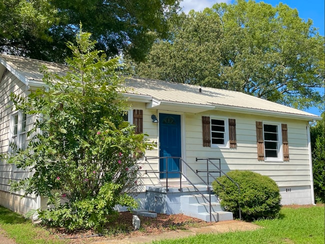 Building Photo - Updated 3-Bedroom, 2-Bath Home in Decatur, AL