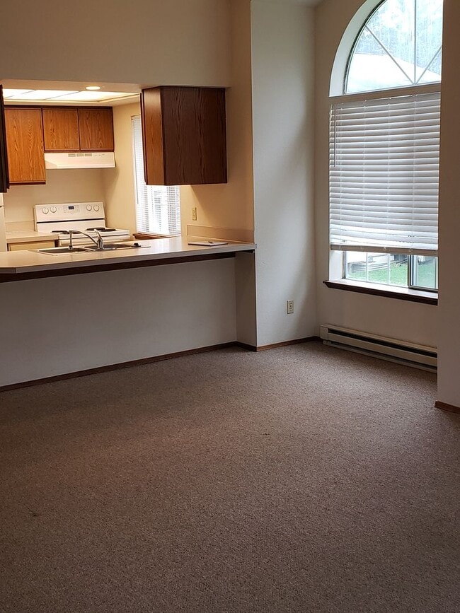 Building Photo - Spacious Two Bedroom Coming Available!
