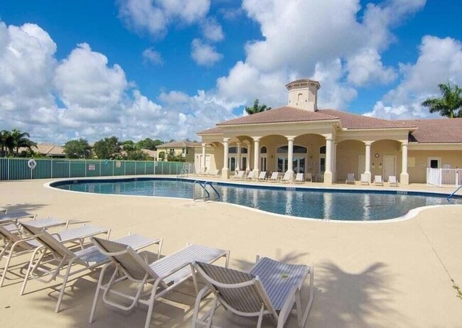 Building Photo - 5671 Sunberry Cir