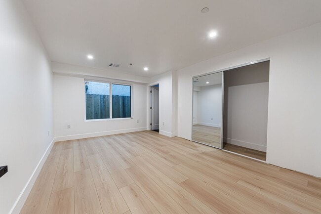 Building Photo - 1656 S Hayworth Ave