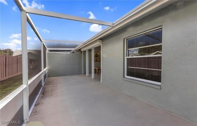 Building Photo - 1749 Royal Cir