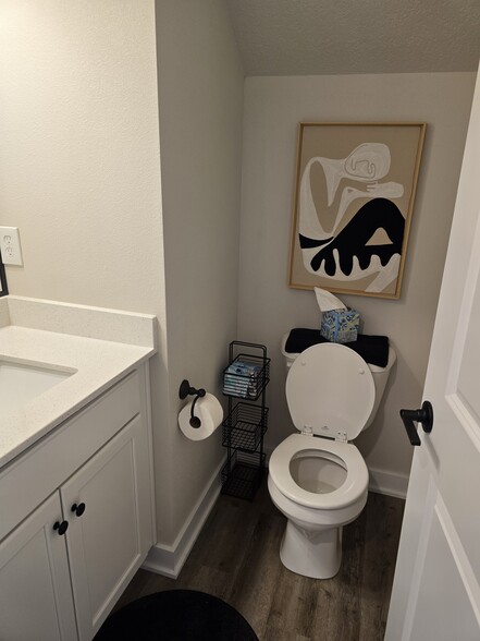 Building Photo - 6931 Bluebell Ct