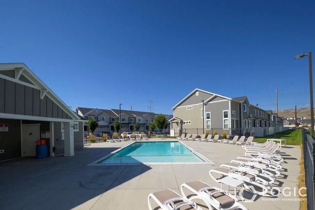 Building Photo - Beautiful Townhome for Rent!