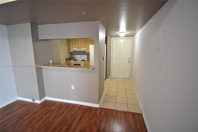 Building Photo - 102 SW 6th Ave