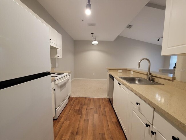 Building Photo - 844 Grand Regency Pointe