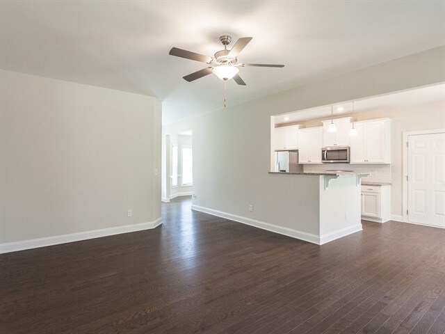 Building Photo - 112 White Ash Ln