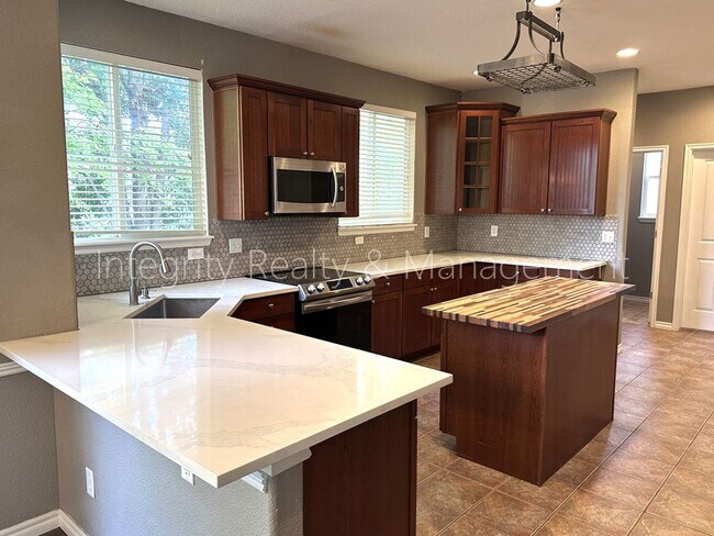 Building Photo - 10644 Wildhurst Cir