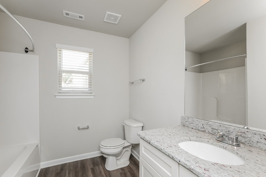 Building Photo - 317 Nutwood Trce