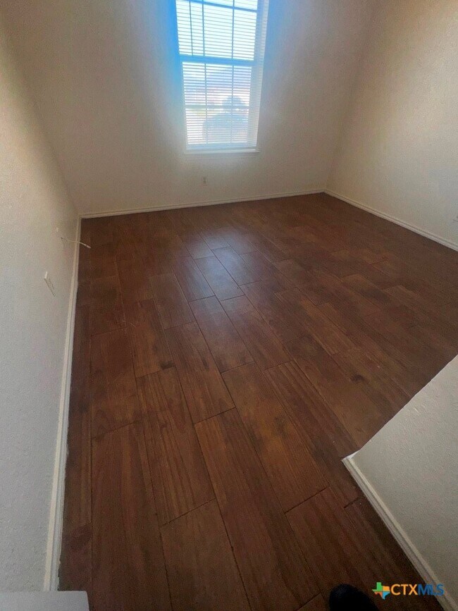 Building Photo - 3804 Captain Dr