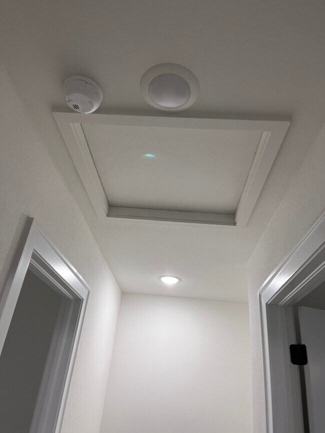 Building Photo - 3201 SW Lovely Ln