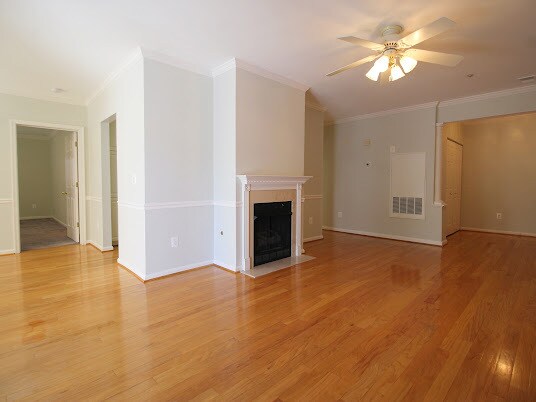 Building Photo - 7000 Falls Reach Dr
