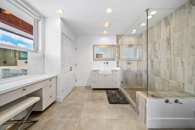 Building Photo - 740 NE 36th St