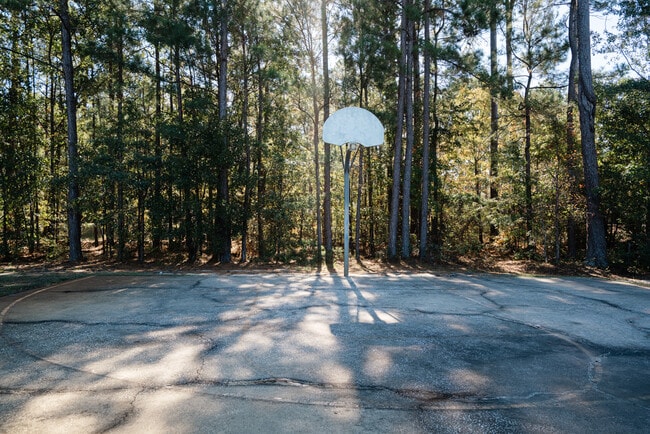 Building Photo - 600 Trellis Square