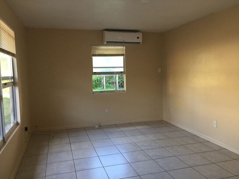 Building Photo - 2424 NW 21st St