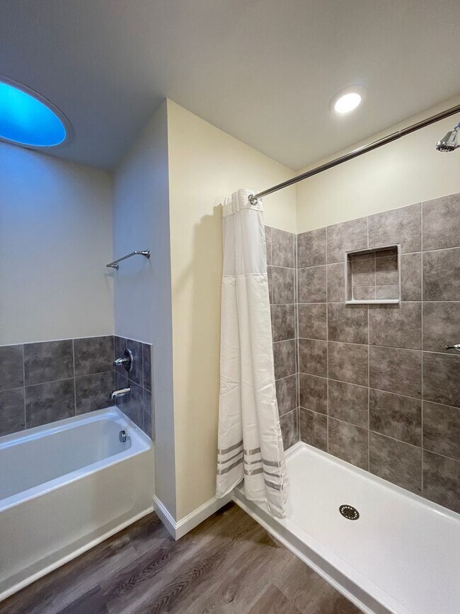 Building Photo - 102-106 N. Maple St.