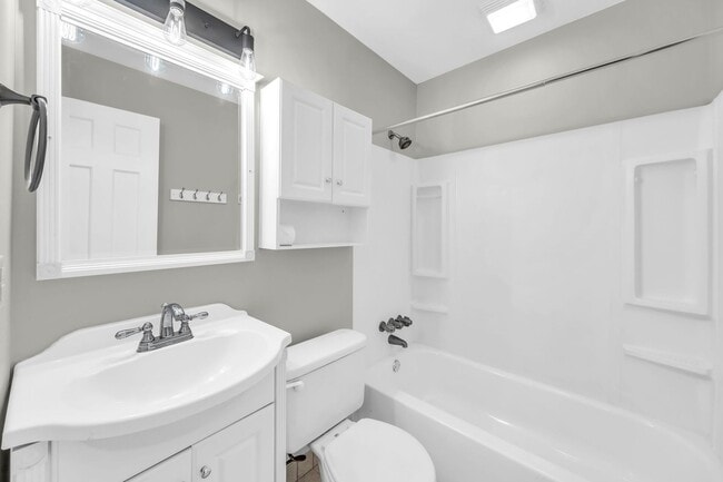 Building Photo - 1386 Eastwood Ave