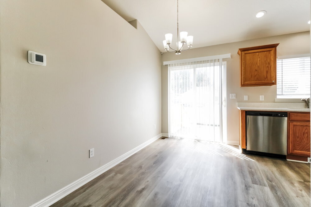 Building Photo - 2114 Juniper Dr