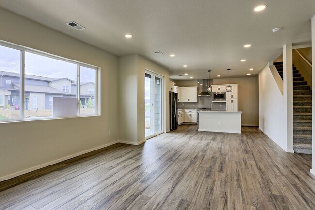 Building Photo - 4768 Champlain Dr