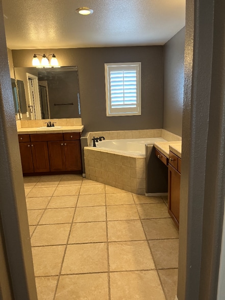 Building Photo - 37133 Kingcup Terrace