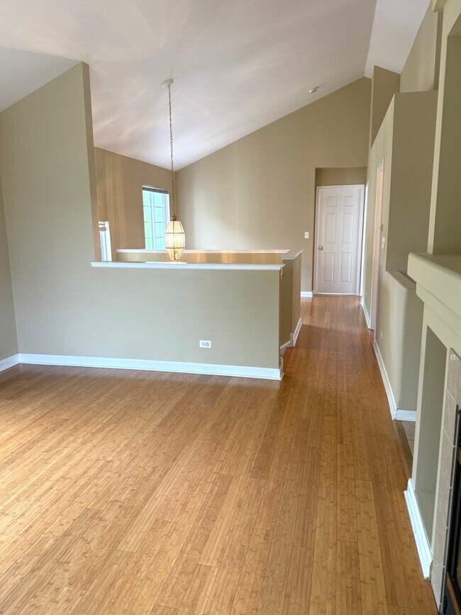 Building Photo - 2419 Oakfield Ct