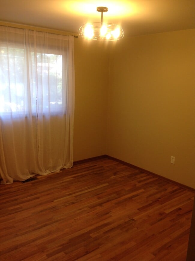 Building Photo - 4120 E Congress Ave