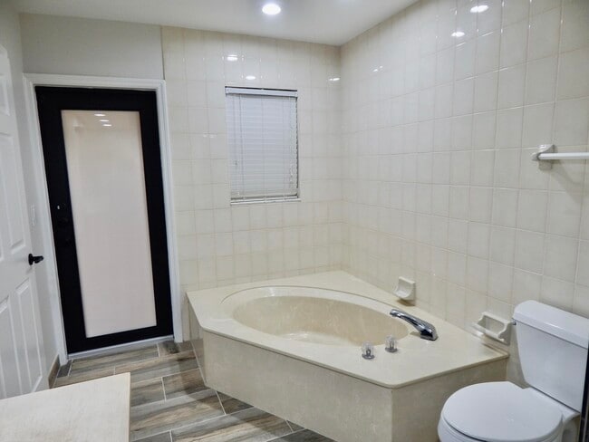 Building Photo - 22864 Marbella Cir