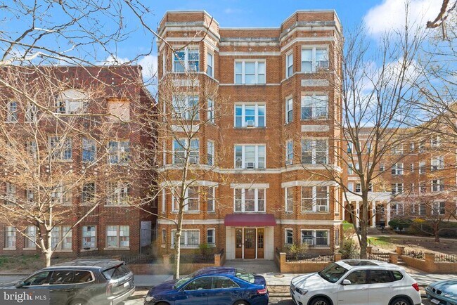 Building Photo - 1820 Clydesdale Pl NW