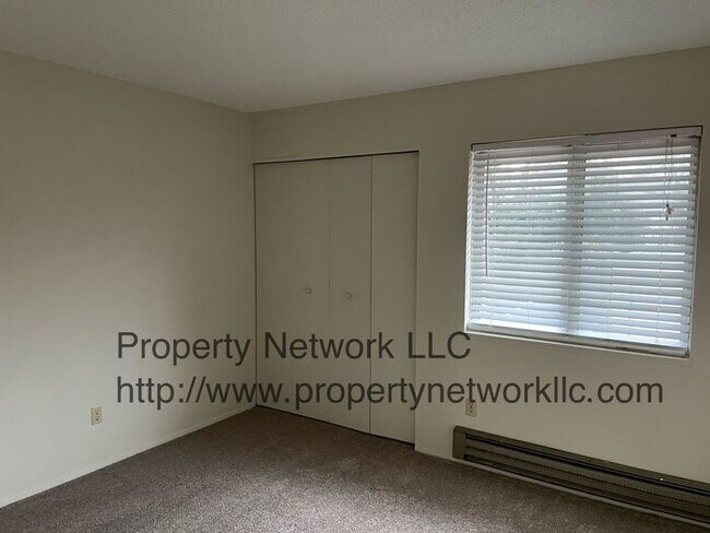 Building Photo - Gresham 2 Bedroom Condo with Garage