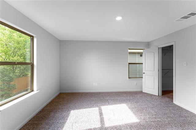 Building Photo - 1301 Parker Dr