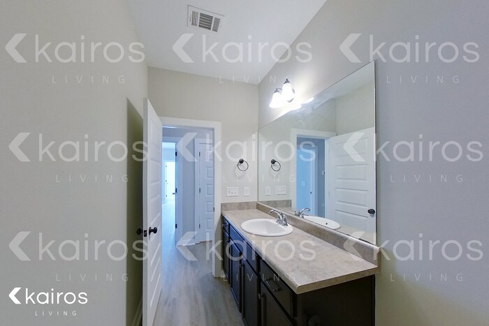 Building Photo - 8022 Shadesbrook Dr