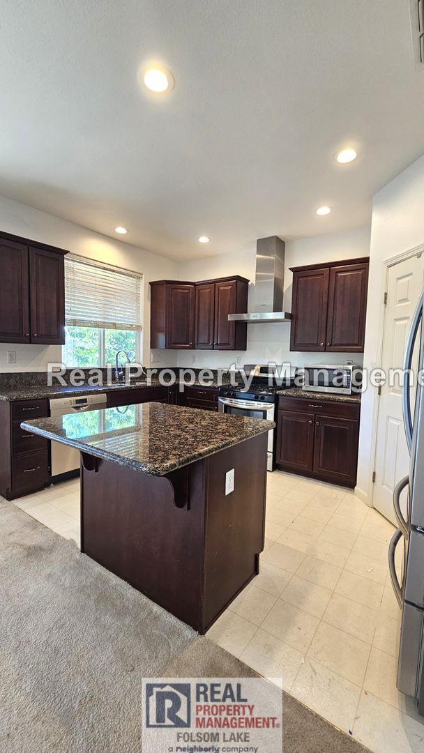 Building Photo - Updated 3 Bed 2 Bath Home on quiet Court