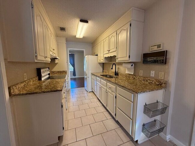 Building Photo - Pensacola - South Gulf Manor - 3 bedroom, ...