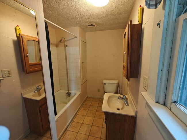 Building Photo - 28 W Franklin St